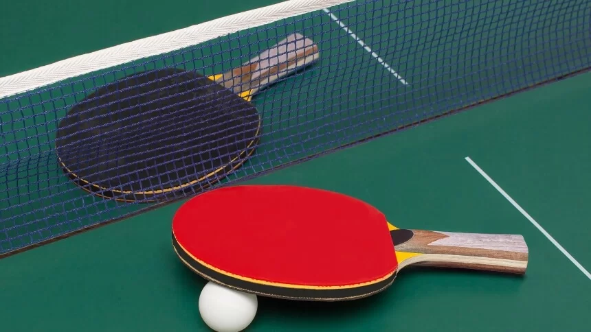how to clean a pickleball paddle